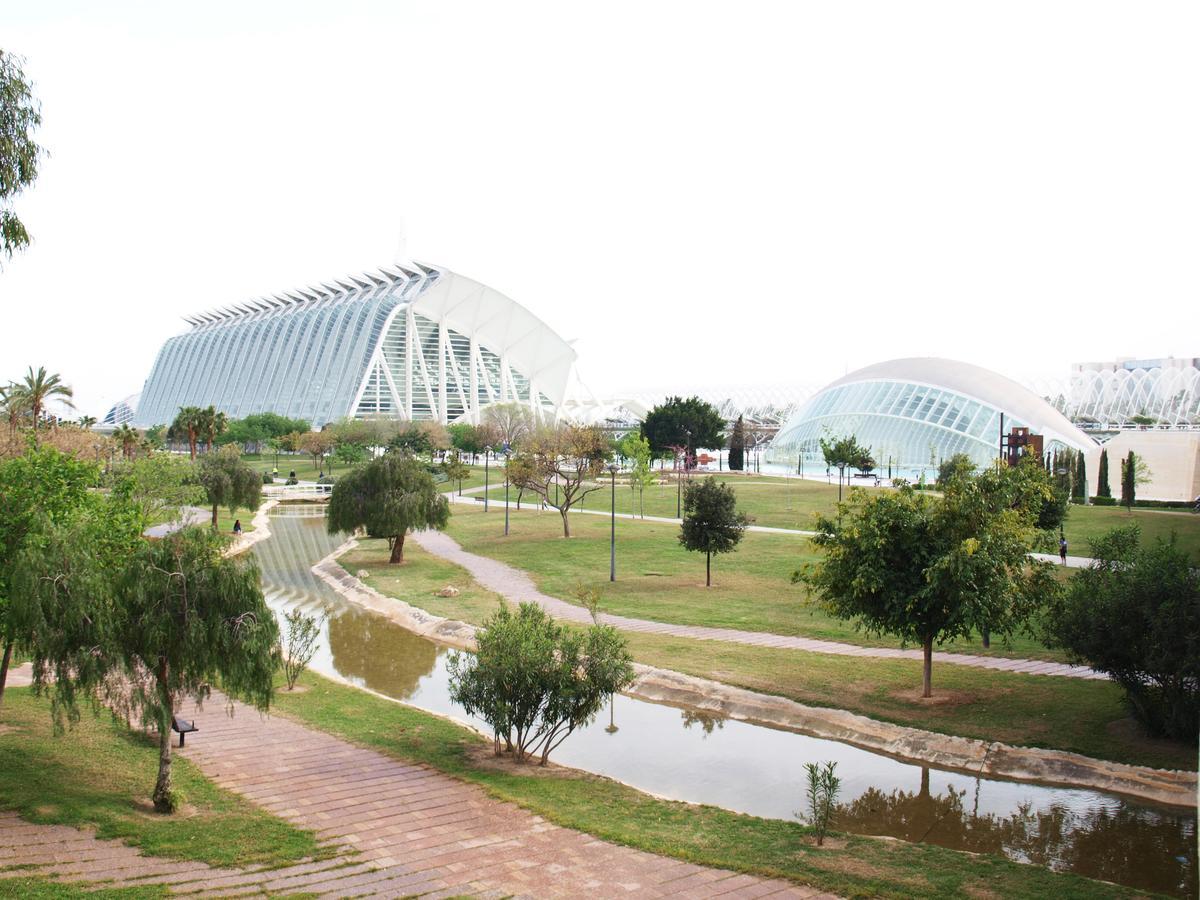 Apartup Green Opera Views Valencia Exterior photo