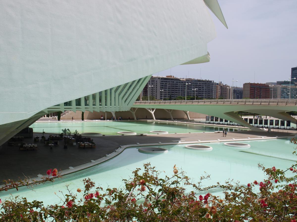 Apartup Green Opera Views Valencia Exterior photo